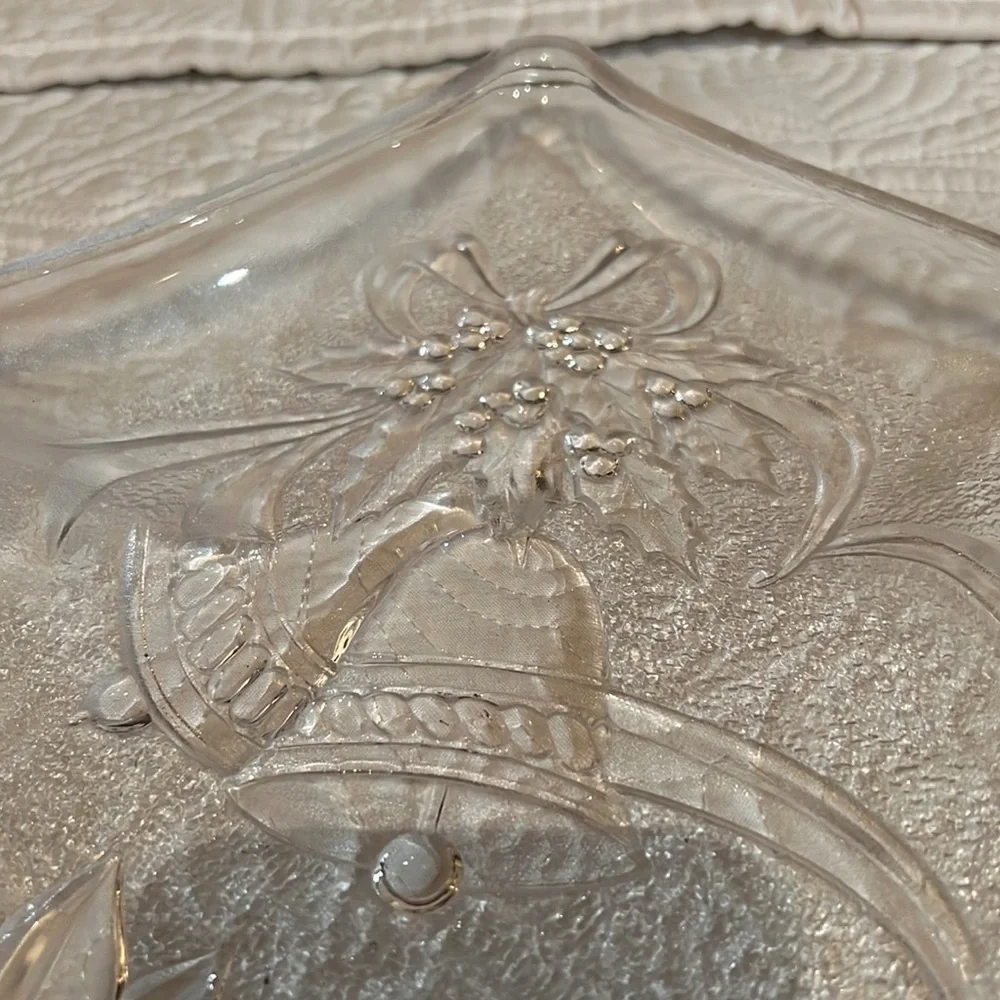 Glass‎ Christmas Tree servers